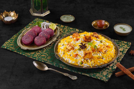 Combo de celebración individual con kebabs de remolacha Zaikedaar Paneer Biryani