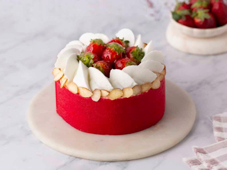 Strawberry Custard Cake [1/2Kg]