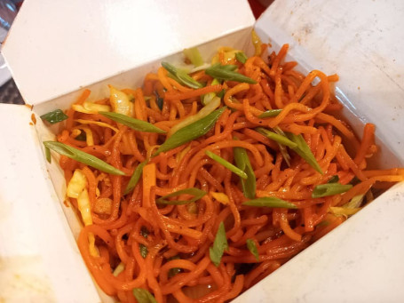 Chilli Garlic Hakka Noodles Veg Full (Served In A Wok