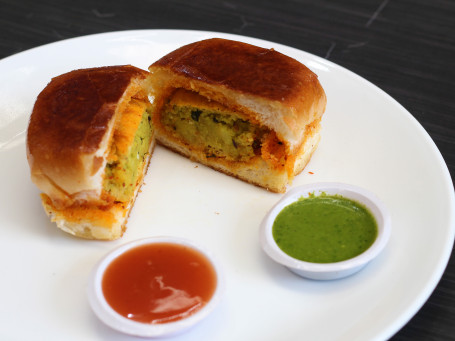 Jain Vadapav (Served With Vadapav Sauce And Green Chutney.