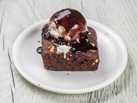 Walnut Brownie (With Vanilla Ice Cream