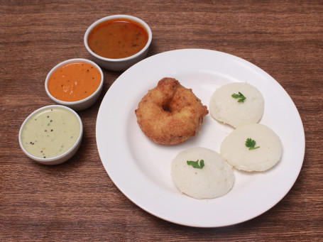 Idli (4 Pcs) And Vada Mix