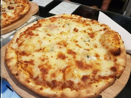 Cheese Margarrita Pizza 7