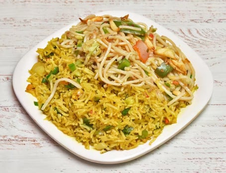 Singapore Fried Rice With Veg Chilli Garlic Noodles