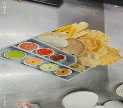 Papad Sampler With Variety Of Dips