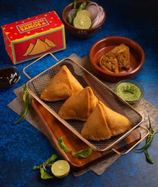 Chicken Ghee Roast Samosa (2 Pc)