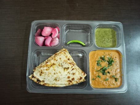 Onion Naan With Gravy Served With Salad Chutni