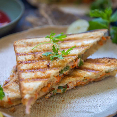 Special Cheese Crunchy Vegetables Sandwich