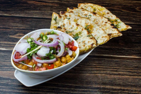 Amritsari Aloo Kulcha With Chana