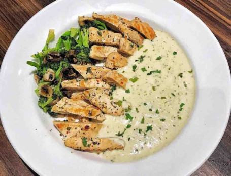 Grilled Chicken With Creamy Cauliflower Puree And Sauted Mushrooms