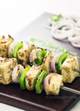 Paneer Afghani Tikka 8 Pcs Served With Mint Chutney And Onion Rings