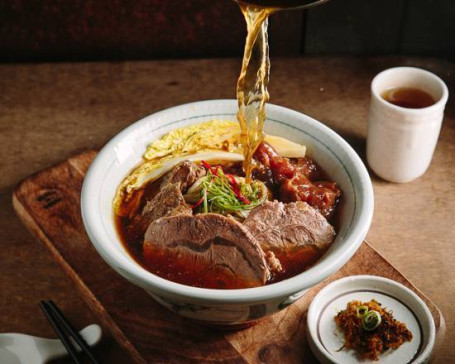 Jiū Nóng Sān Jué Chuān Shāo Niú Ròu Miàn Three Treasures Beef Noodle Soup