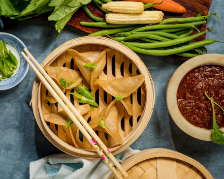 Steamed Veg Sampler (8 Pcs)