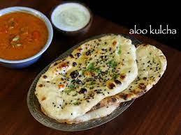 Gobhi Pyaaz Kulcha With Dal