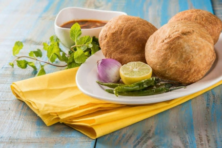 Khasta Kachori With Aloo Curry