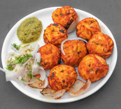 Tandoori Paneer Momos (6 Pcs)