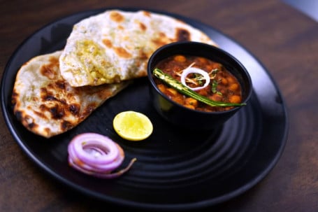 Aloo Pyaz Kulcha-2 Kulche With Chole