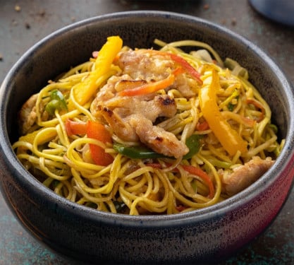 Kung Pao Chicken With Hakka Noodles[Chicken]