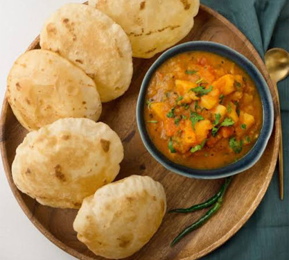 Aloo Puri Raita