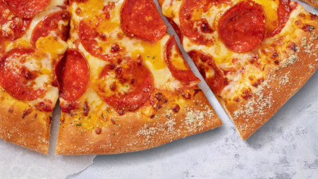 Festín De Pepperoni Cargado Más Coberturas Mezcla De Queso Triple