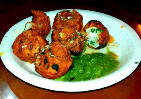 Veg Tandoor Momos 8 Piezas Red Chutney Mayonesa