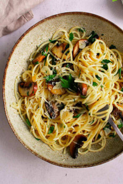 Spaghetti With Burnt Garlic And Mushrooms