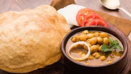 Aloo Puri 4 Pcs Puri +Salad+Mix Raita