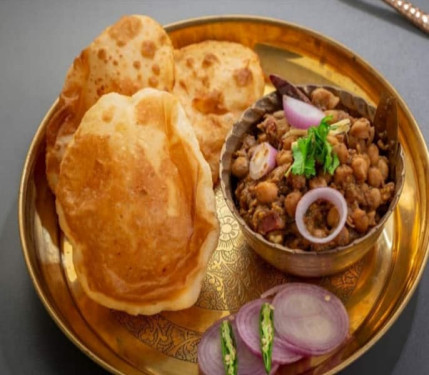 Punjabi Chole Poori [4 Pcs]