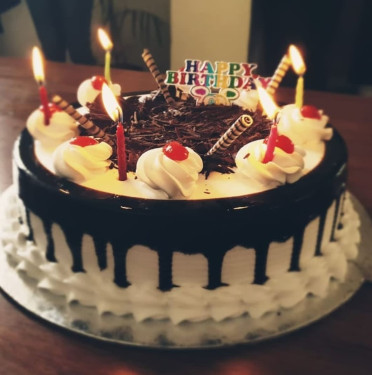 Classic Black Forest Cake (1/2 Kg)