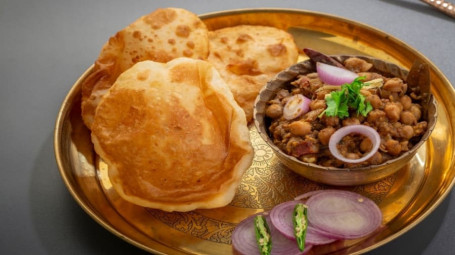 Punjabi Chole Poori (4Pc)