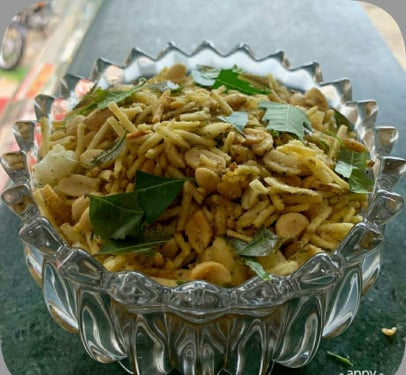 Methi Falhari(Aloo Chivda)