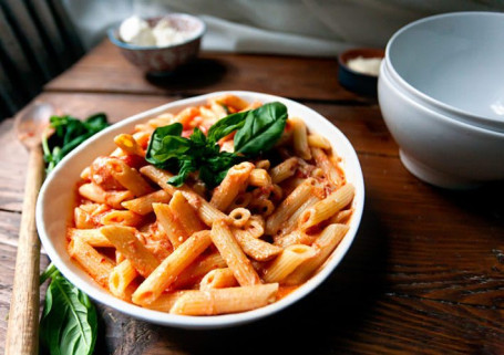 Chicken Pink Sauce Penne Pasta (450Ml)