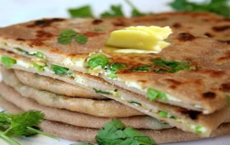 Paneer Paratha (2 Pcs) Curd Achar Chach 200 Ml