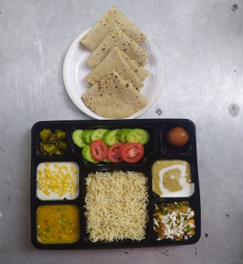 Royal Punjabi Jain Special Thali