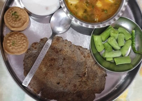 Aloo Sabjee Puri Thali Combo