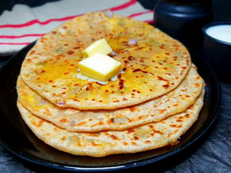 Paneer Paratha With Curd And Chilli Pickle
