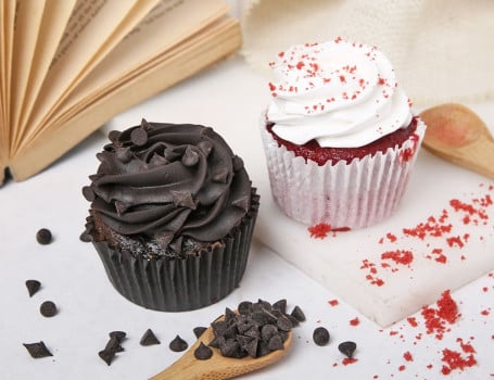 Red Velvet Choco Chip Cup Cake Combo
