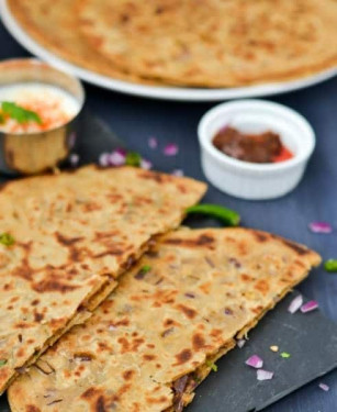 Pyaz Paratha With Raita