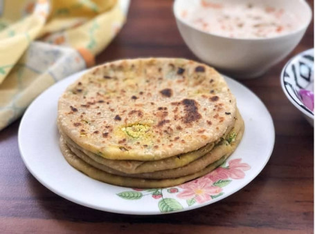 Gobhi Pyaz Paratha (Olive Oil