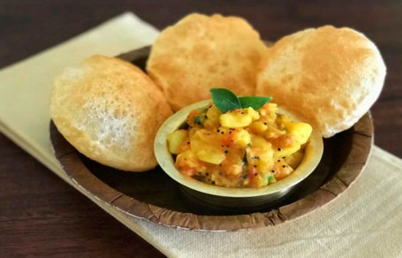 2 Poori Massala 2 Vada