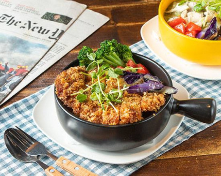 日式咖哩卡茲豬排 Crispy Pork Chop In Japanese Curry