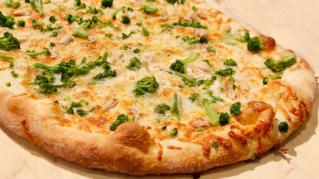 Pizza Grande De Pollo Con Brócoli Blanco