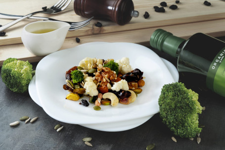 Mixed Dried Fruit, Broccoli Cauliflower Salad K Cal 795