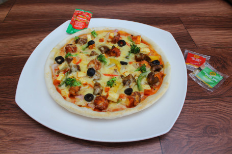 6 Aroma Veg Pizza