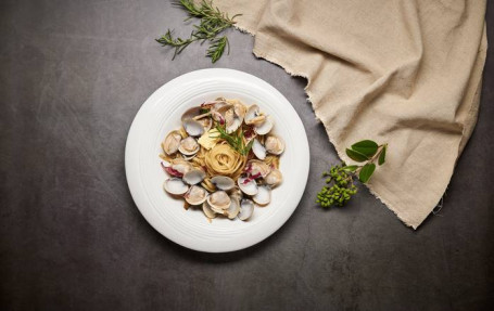 蒜香白酒蛤蜊義大利麵 Clam Pasta With White Wine And Garlic