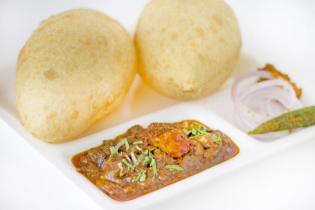 Chole Bhatoore (2Pcs) (Serves1)