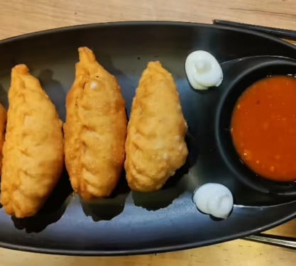 Veg Kurkure Momos (5 Pcs)