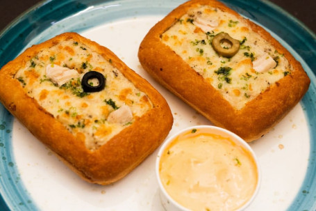 Stuffed Garlic Bread With Chicken Cheese