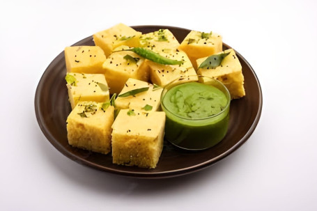 Dhokla With Mint Chutney (250Gm)