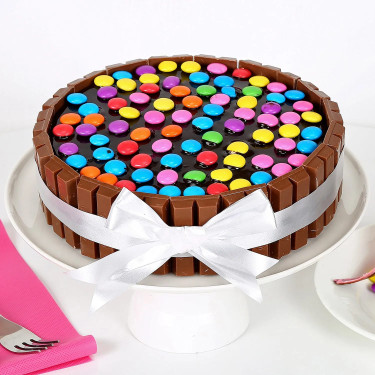 Eggless Round Choco Kitkat Gems Cake